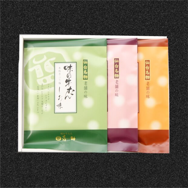 化粧箱に並んだ、しお味の緑・たれ味の桃色・みそ味の橙色の3つのパッケージ